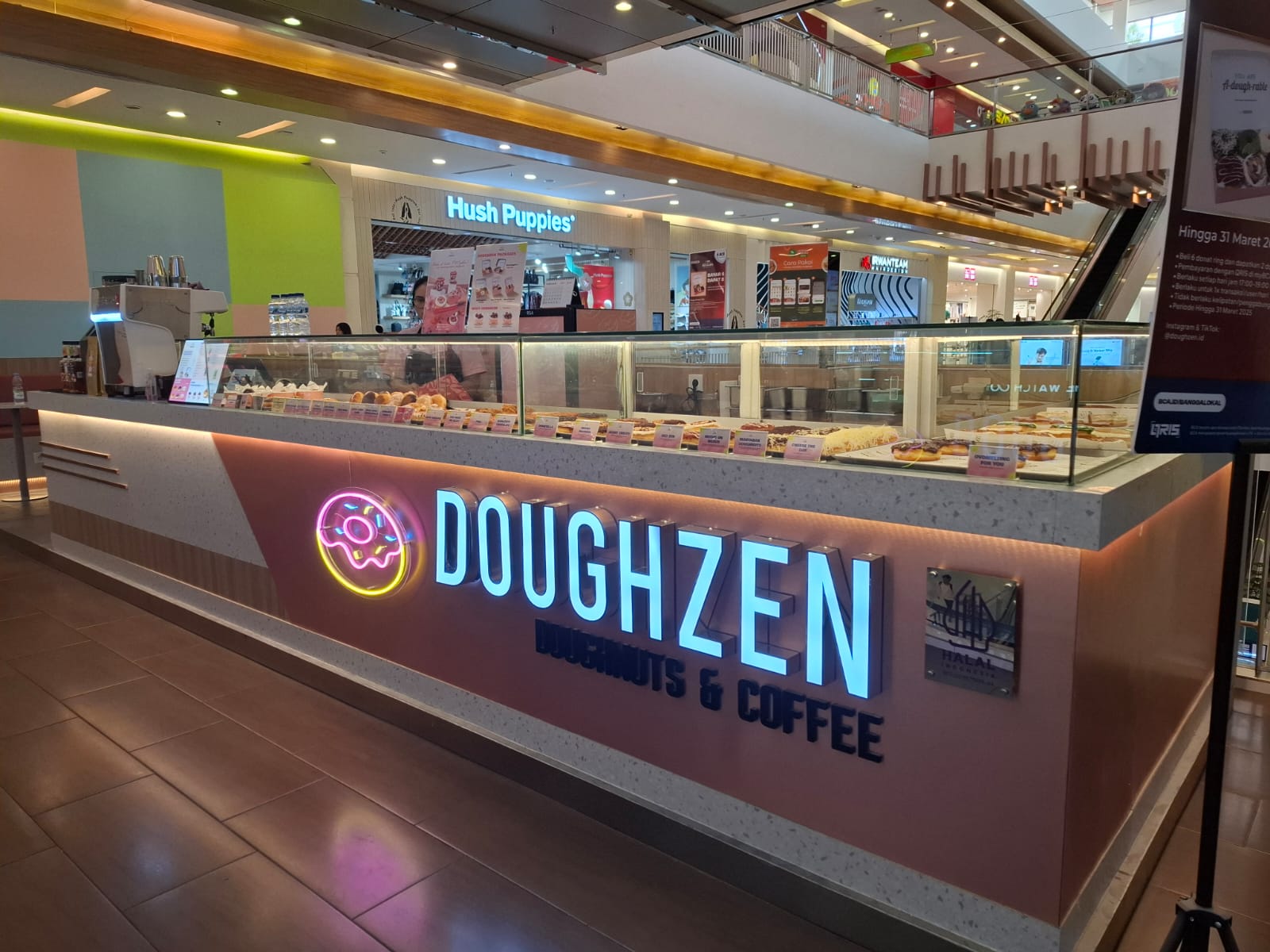 Banyak Pilihan Donat Bersanding Minuman Kopi di Doughzen 