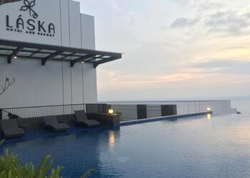 Laska Hotel & Resort Ciletuh, Sukabumi Suguhkan Sunset nan Mempesona