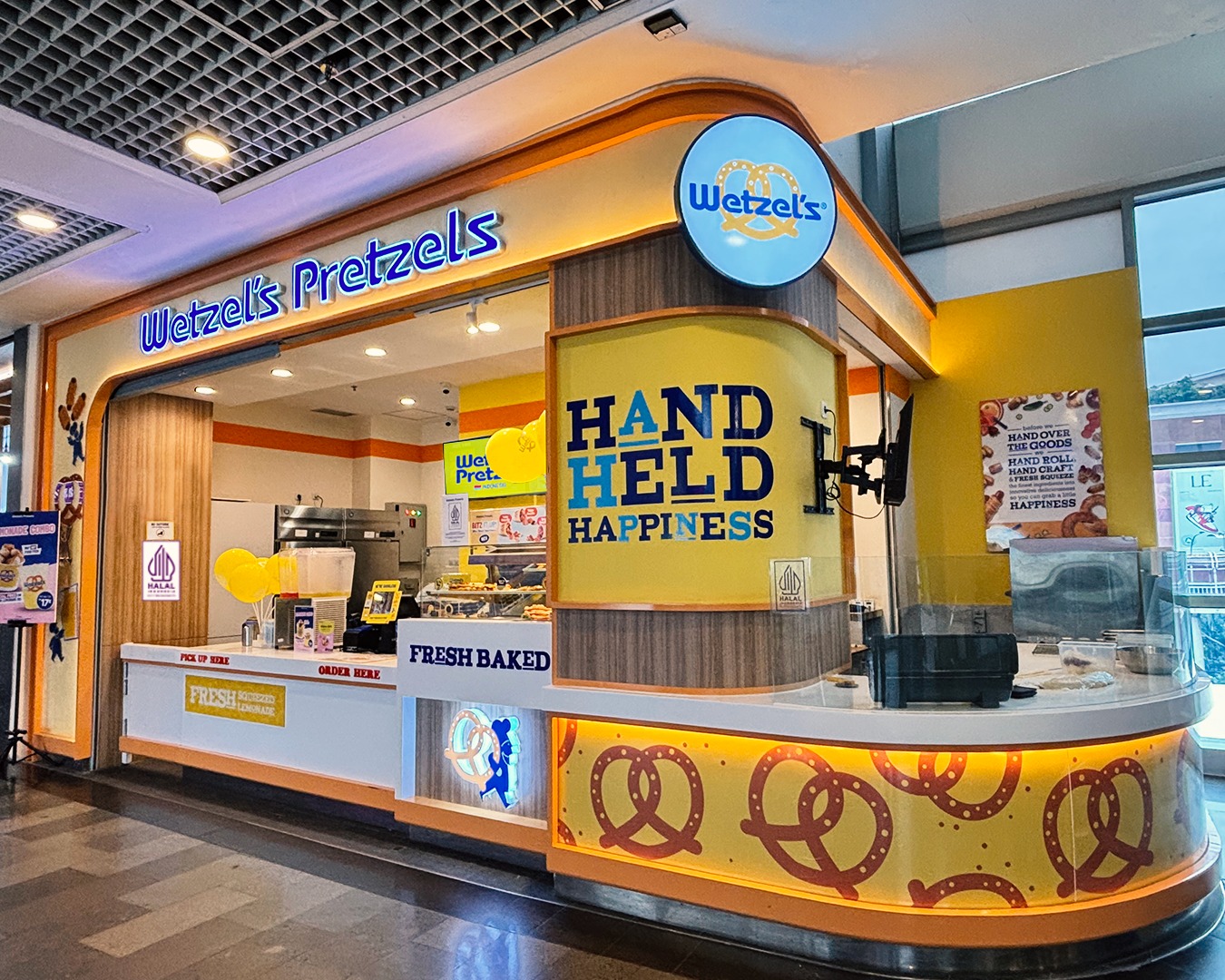 Wetzel’s Pretzels Indonesia Resmi Terima Sertifikasi Halal