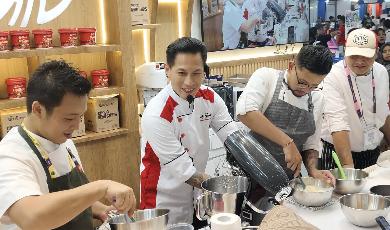 Parrot Perkenalkan Chocochips Terbarunya & Hadirkan Baking Demo Bersama Chef Juna di SIAL Interfood 2025