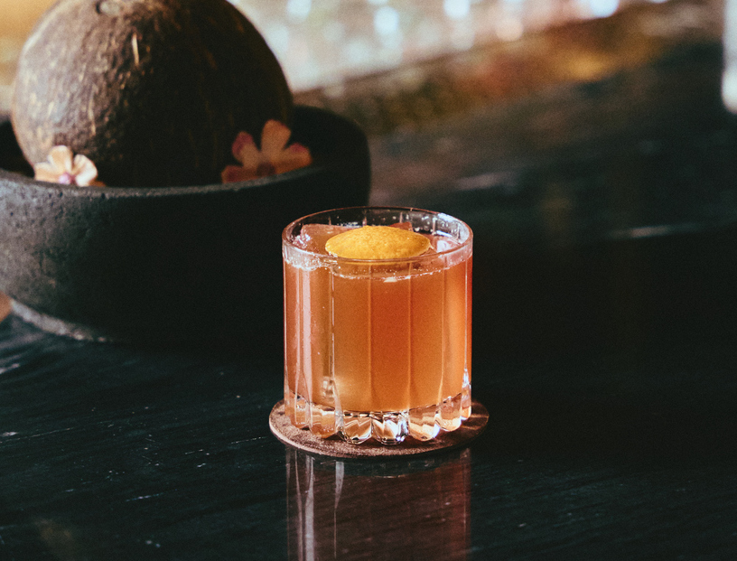 Libros - Bar Berkonsep Perpustakaan di Jakarta Selatan 