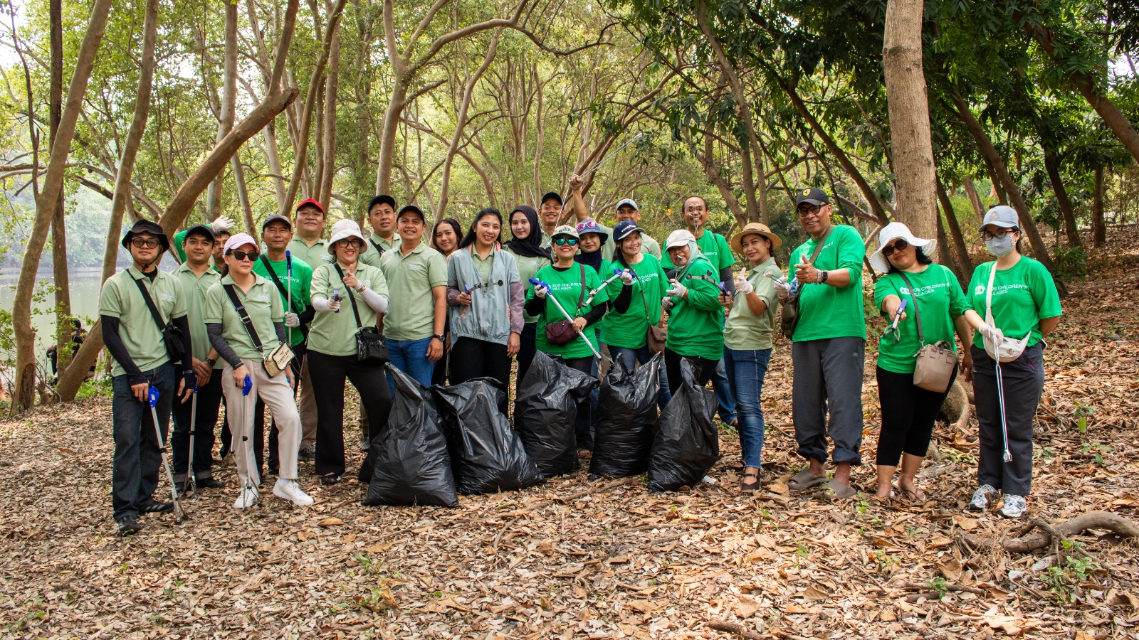 Langkah Nyata Oakwood Premier Cozmo Jakarta Peringati 'World Cleanup Day'