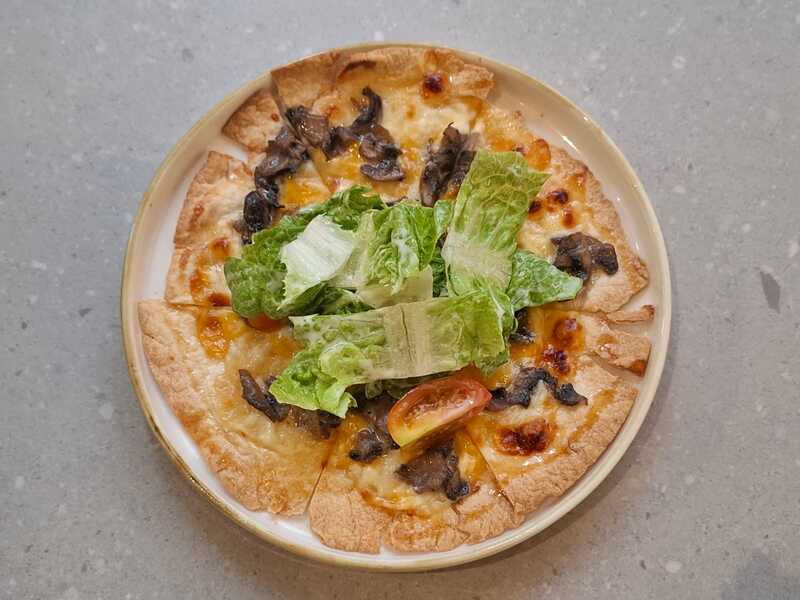 Thin Fungi Cheese Pizza - Porta Coffee & Kitchen Kebayoran Baru Jaksel