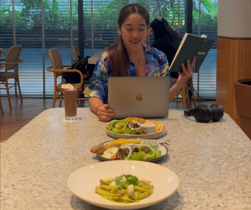 Desk&Dine di Artotel Casa Kuningan