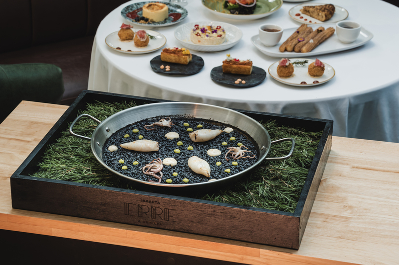 Arroz Negro Con Calamares ERRE & Urrechu Jakarta