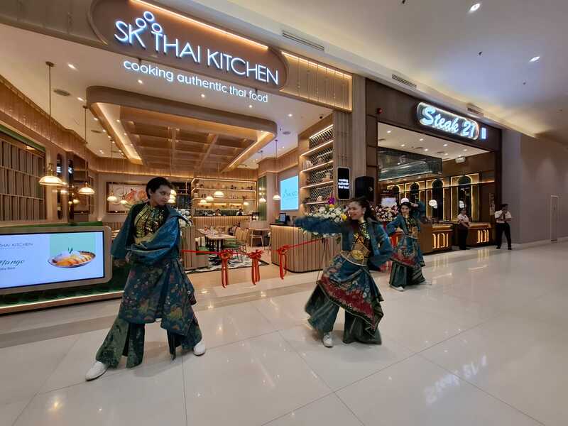 Modern Dance Grand Opening SK Thai Kitchen MOI