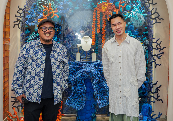 Narasumber Mondial Dreams kolaborasi dengan Mangmoel bersiluet pita