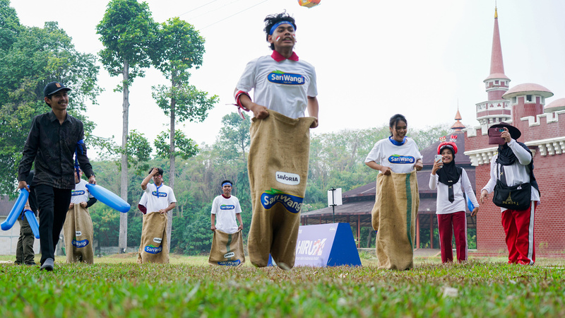 Perlombaan bersama SariWangi di TMII
