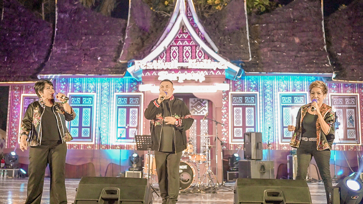 Penampilan musisi Kemeriahan Festival Kuliner Serpong 2026 di Summarecon Mall Serpong