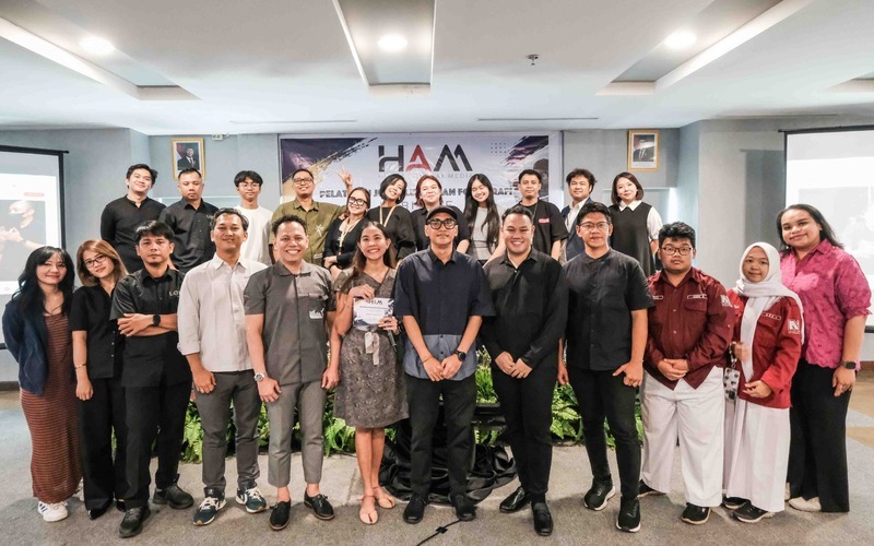 pelatihan jurnalistik&fotografi HAM Jakarta foto bersama peserta dan nara sumber
