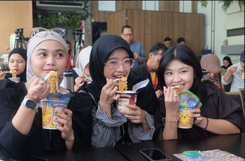 Menikmati sedapnya Pop Mie varian baru edisi Pokemon