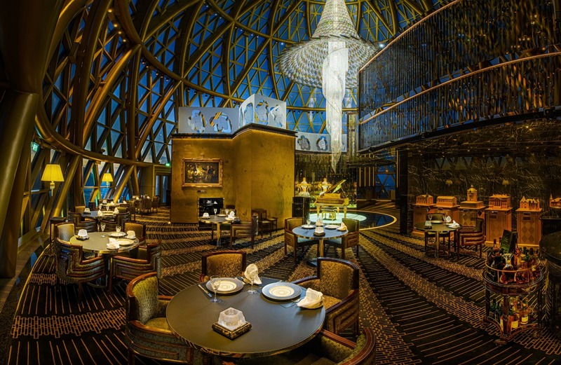 Robuchon au Dome