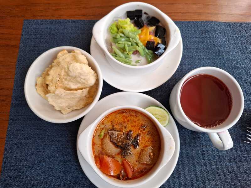 Kreasi Menu Betawi: Soto Betawi, Es Selendang Mayang, Bir Pletok