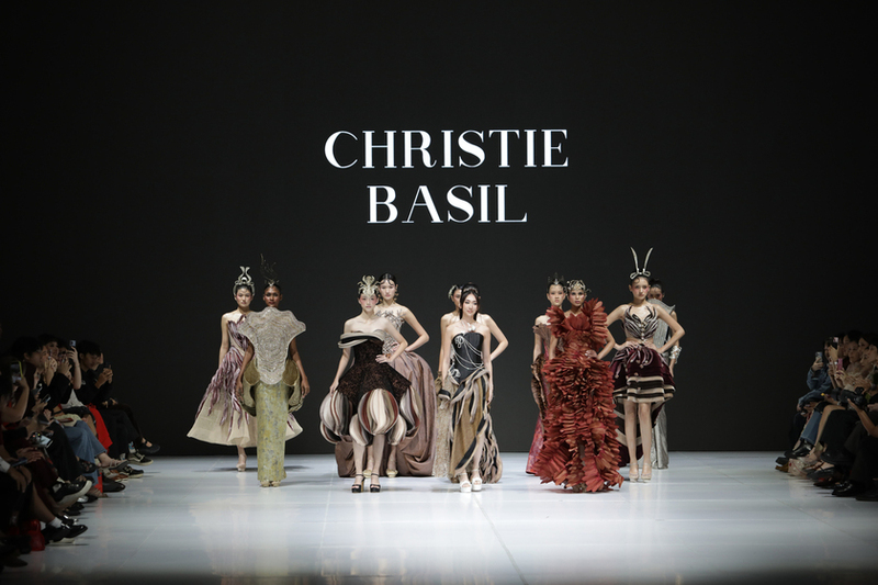 Pond's Age Miracle Jakarta Fashion Week 2026 Christie Basil