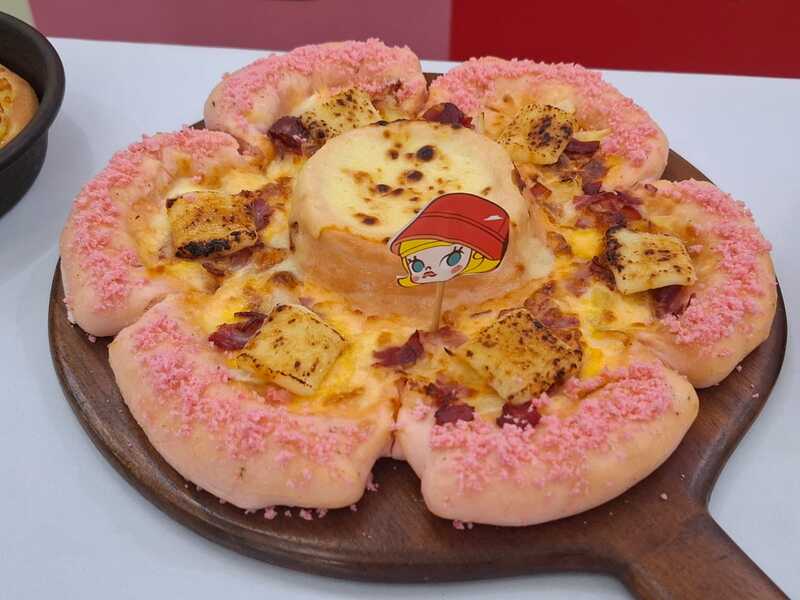 “Slices of Joy with Molly” Pizza Hut Indonesia