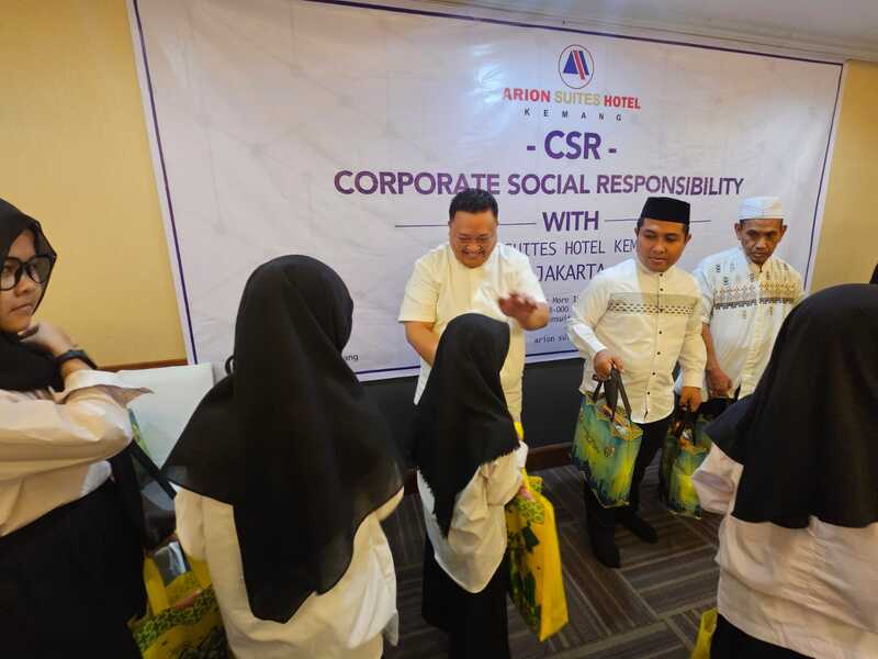 Arion Suites Hotel Kemang Berbagi Pada Anak Yatim
